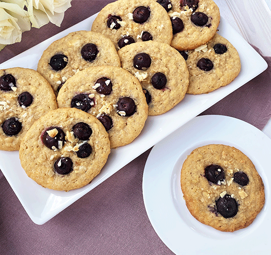 Blaubeer-Cookies mit weißer Schokolade