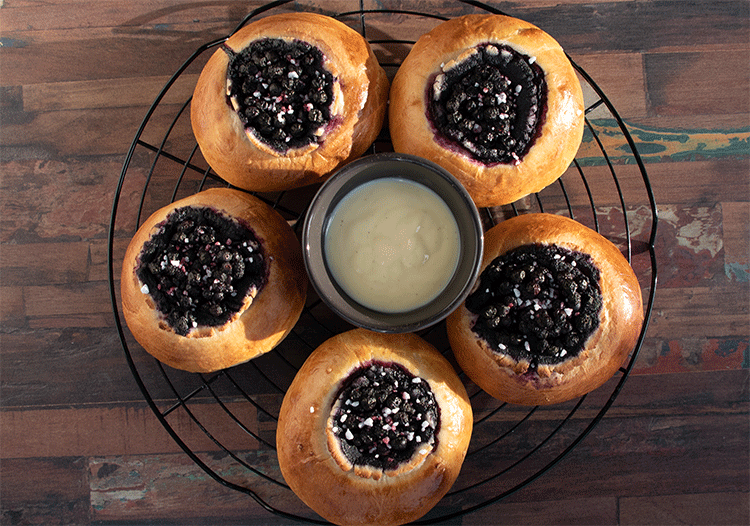 Schwedische süße Brötchen mit Marzipan und Heideberen