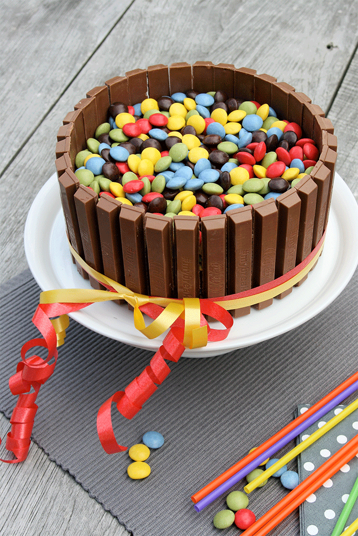 Bunte Schoko-Mascarpone-KitKat-Torte