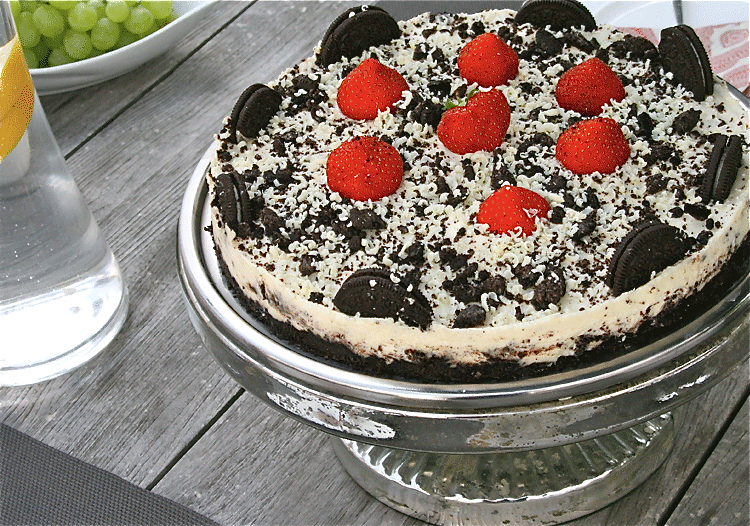Käsekuchen mit Oreo-Erdbeer dekoration
