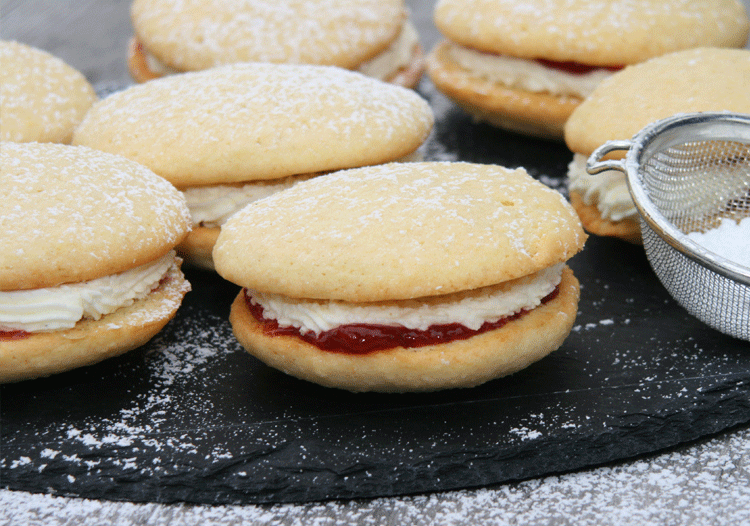 Whoopies mit Erdbeer-Sahnefüllung - Küchenmomente