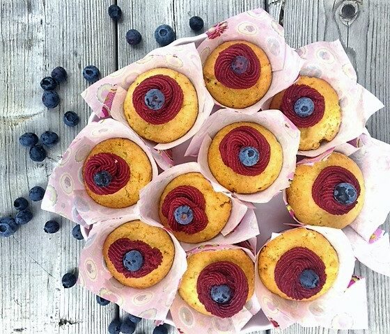 Vanille-Cupcakes mit Heidelbeer-Buttercreme