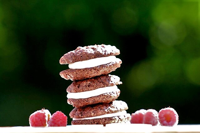 Schoko-Whoopies mit Himbeeren und Frischkäse - Küchenmomente