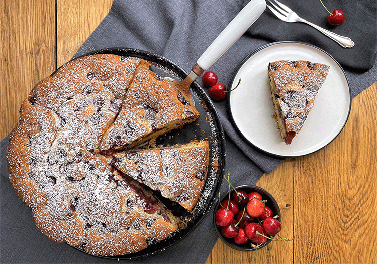 Einfacher Kirschkuchen mit Schokolade