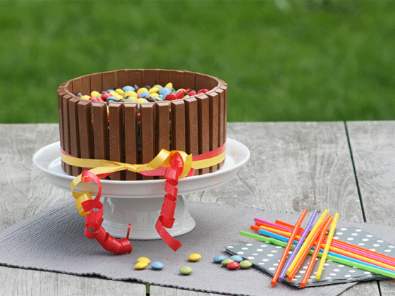 Bunte Schoko-Mascarpone-KitKat-Torte