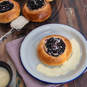 Fikabröd, Marzipanbrötchen mit Heidelbeeren