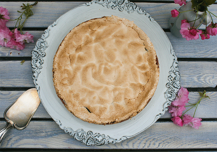 Oma´s Rhabarberkuchen mit Baiserhaube | Küchenmomente