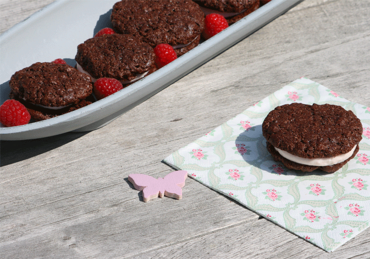 Schoko-Whoopies mit Himbeeren und Frischkäse - Küchenmomente