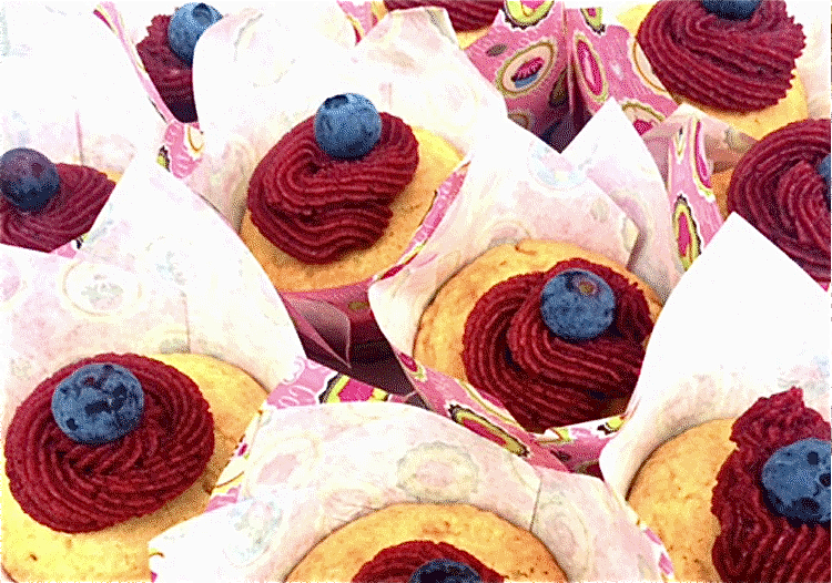 Cupcakes mit Buttercreme in der Form