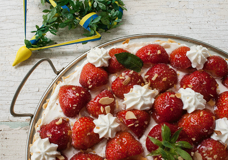 Jordgubbstårta - schwedische Erdbeertorte