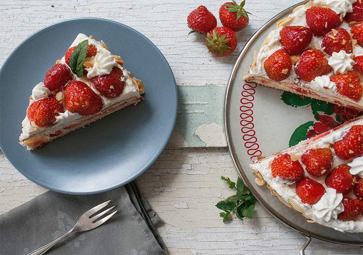 Schmeckt nicht nur an Mittsommer - schwedische Erdbeertorte