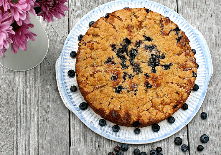 Apfel-Blaubeeren-Streuselkuchen