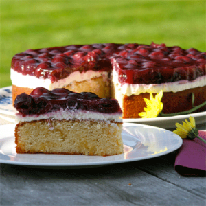 Glutenfreier Mandelkuchen mit Mascarpone und Kirschen