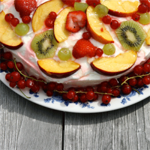 Topping aus Früchten im detail auf Torte