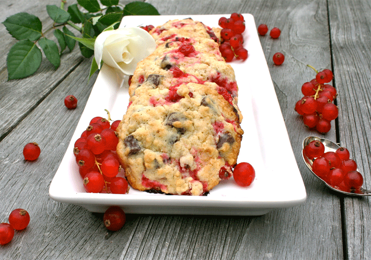 Cookies mit Johannisbeerenund dunkler Schokolade