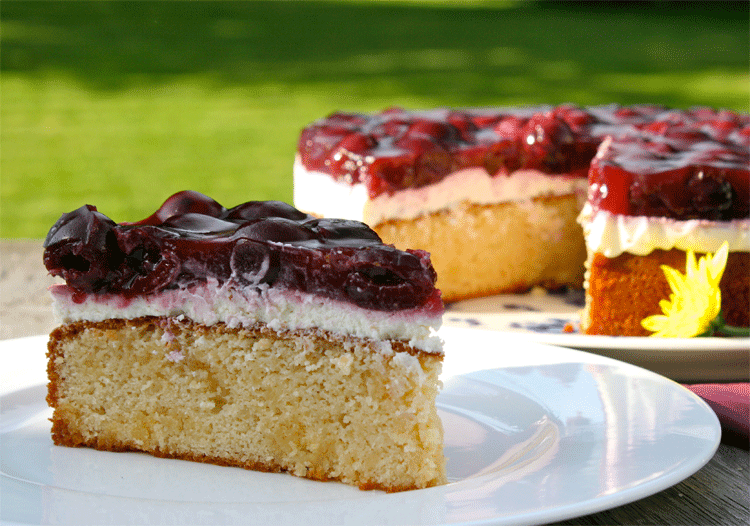 Mandelkuchen mit Kirschen (glutenfrei) - Küchenmomente