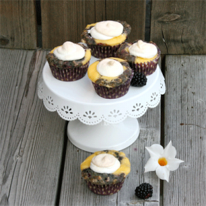 Muffins mit Brombeeren und Baiser