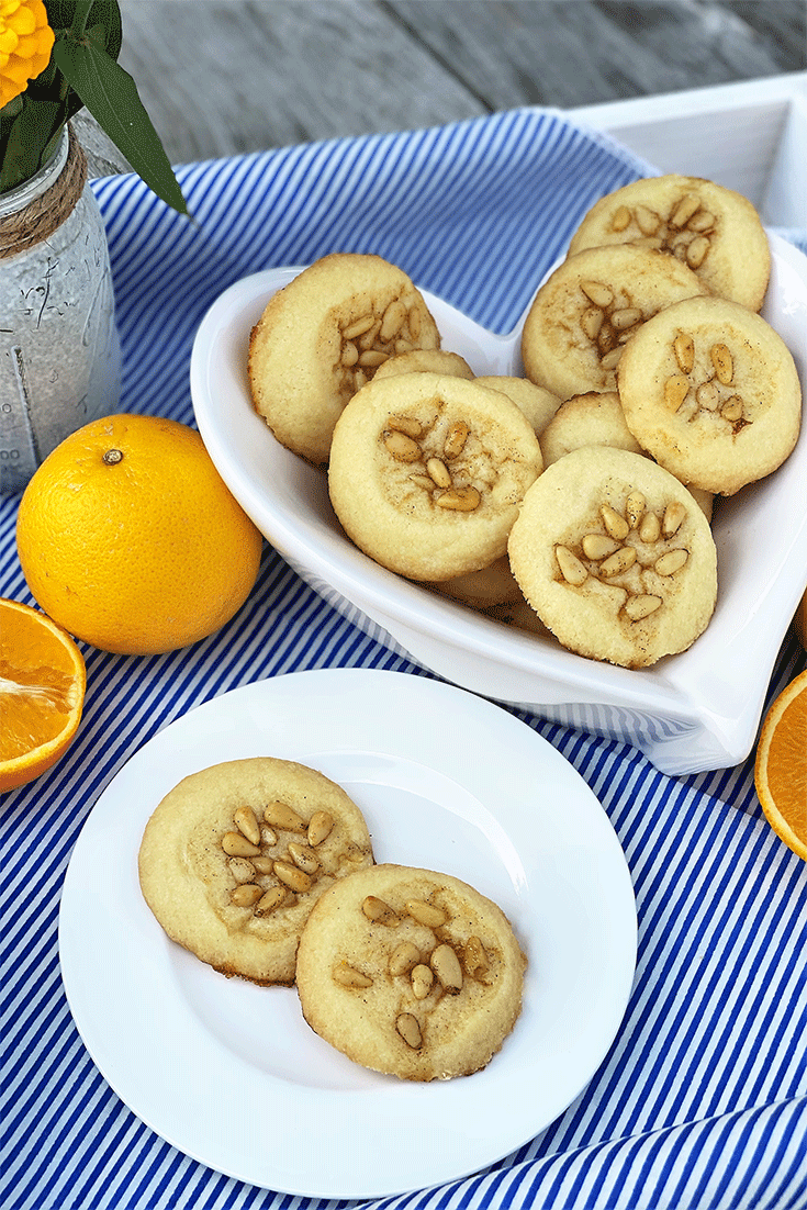 Orangenkekse mit Pinienkernen