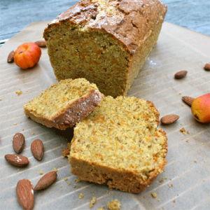 Saftiger Kürbis-Nusskuchen im Anschnitt