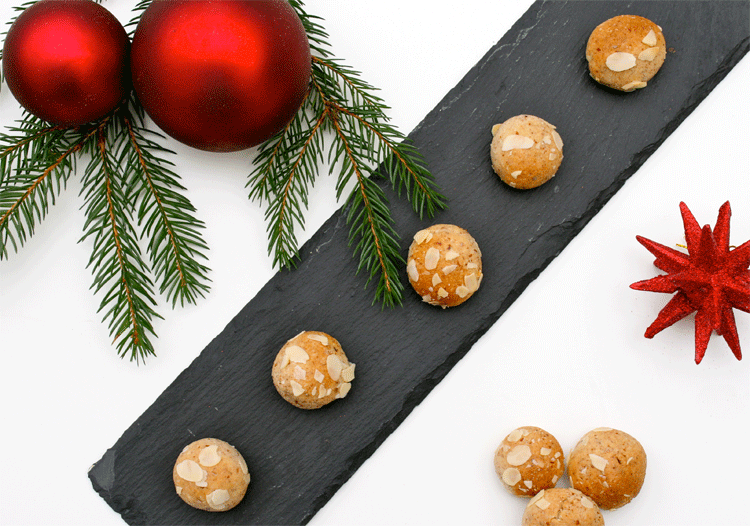 Mandel-Marzipan-Kugeln zu Weihnachten