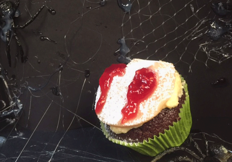 Schaurig schöne Vampir Cupcakes zu Halloween