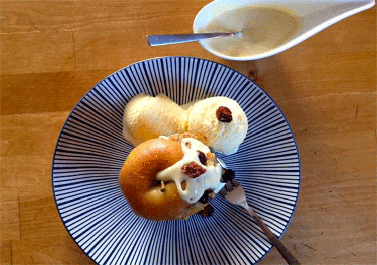 Bratapfel mit Cranberries und Mandeln