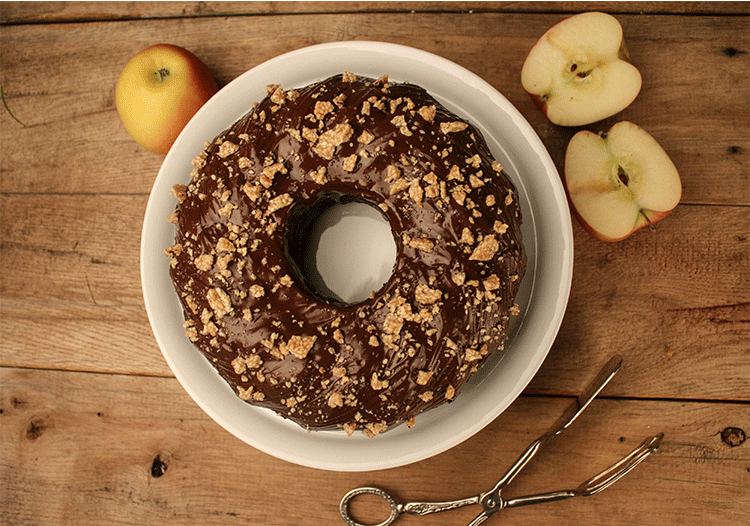 Apfel-Gewürzkuchen mit Sesamkrokant