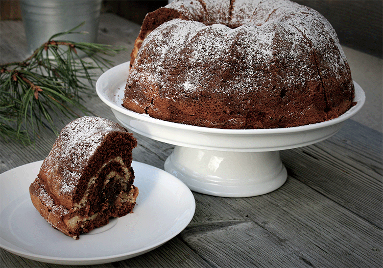 Gugelhupf mit 3 Sorten Schokolade