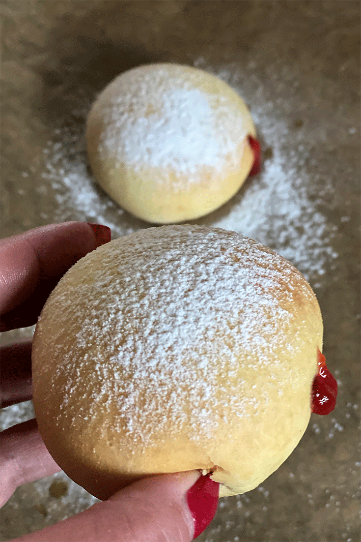 Berliner aus dem Backofen gefüllt mit Marmelade