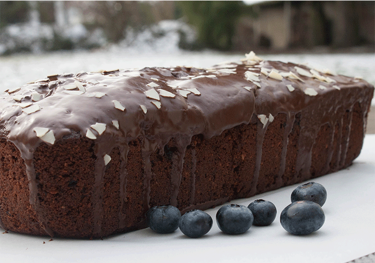 Schokoladenkuchen mit Blaubeeren