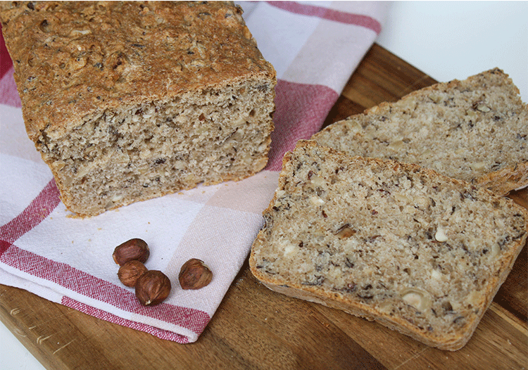 Anschnitt vom Haselnussbrot