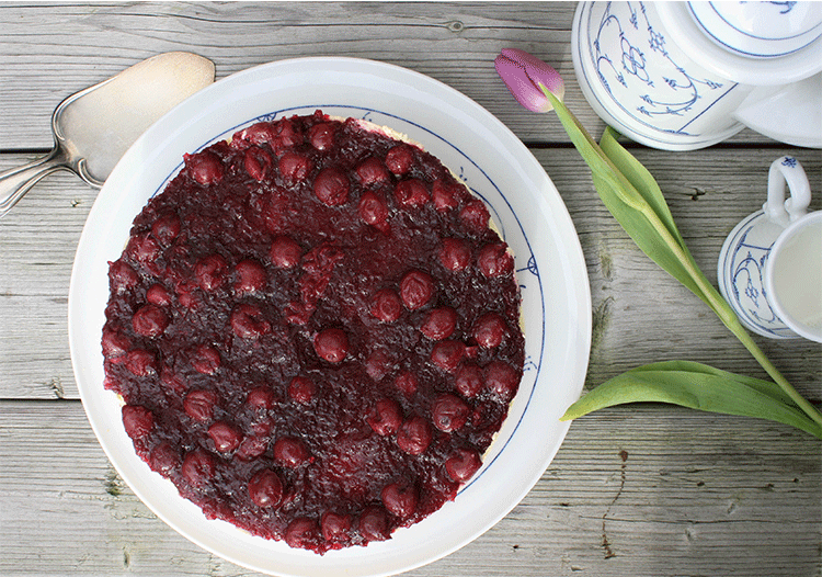 Schmandtorte mit Kirschspiegel