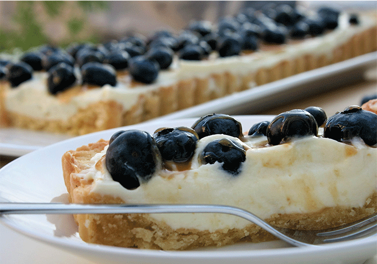 Anschnitt Blueberry-Tarte mit Karamell