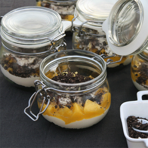 Schichtdessert mit Mangos, Mascarpone und Oreos