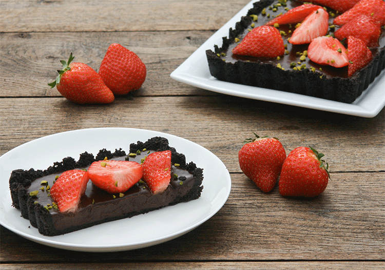 No Bake Schokladentarte mit Erdbeeren