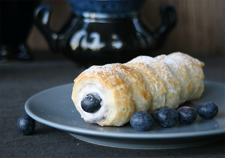 Schaumrollen und Schillerlocken mit Blaubeerquark-Creme