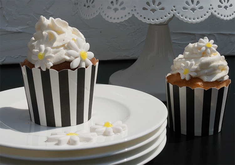 Kleine feine Cupcakes mit Lemon Curd und Frischkäsecreme