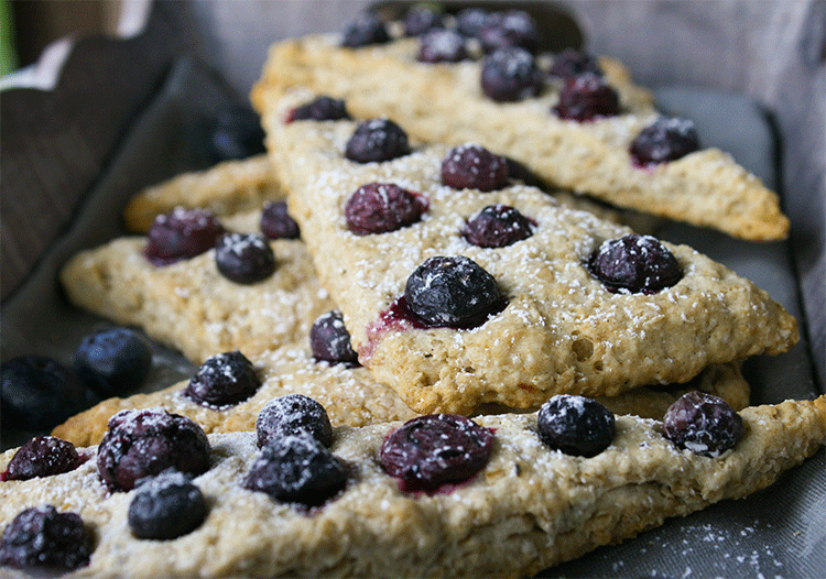 Vegane Scones mit Haferflocken und Blaubeeren