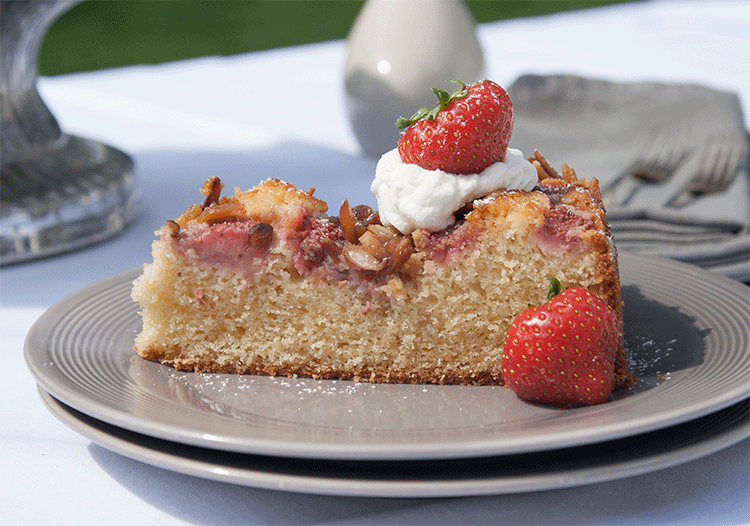 Knackig, fruchtig, lecker - versunkerner Erdbeerkuchen