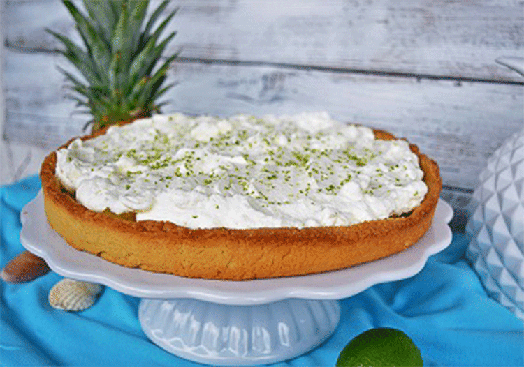 Sommerlicher Ananaskuchen mit Limettensahne