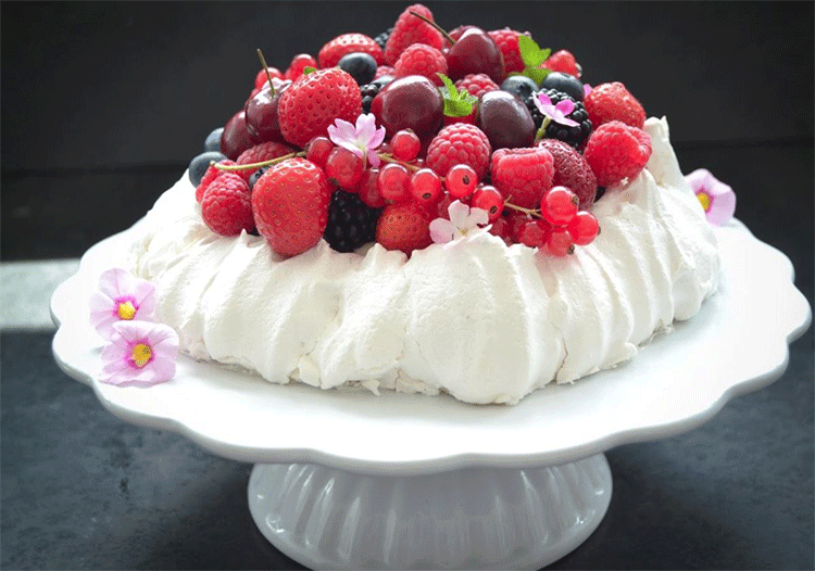 head750_Beerenpavlova-750x526.png