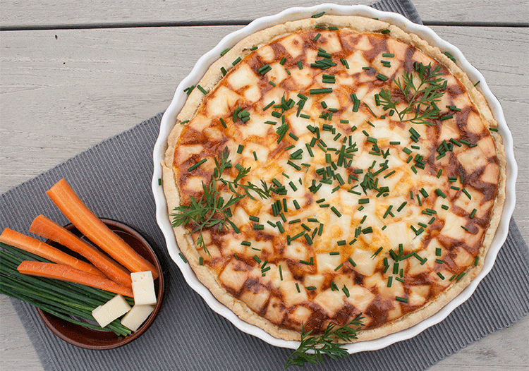 Quiche mit Kräuterquark und Möhren