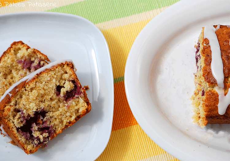 Lockerer Haferflockenkuchen mit Blaubeeren und Zitronen