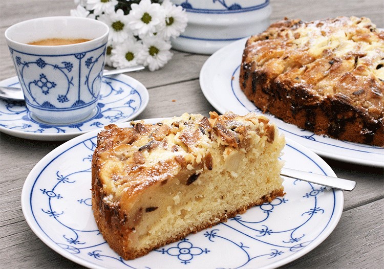 Schmeckt wie bei Oma - Apfel Rahm Kuchen mit Crème fraîche