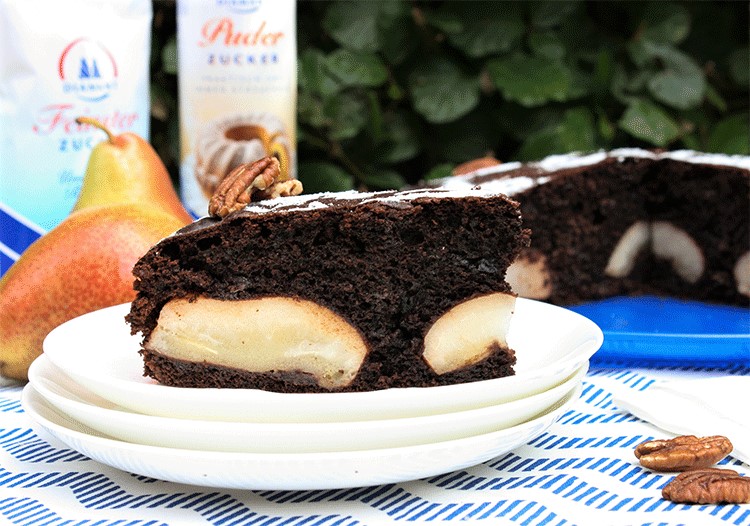 Schokoladiger Kuchen mit Birnen