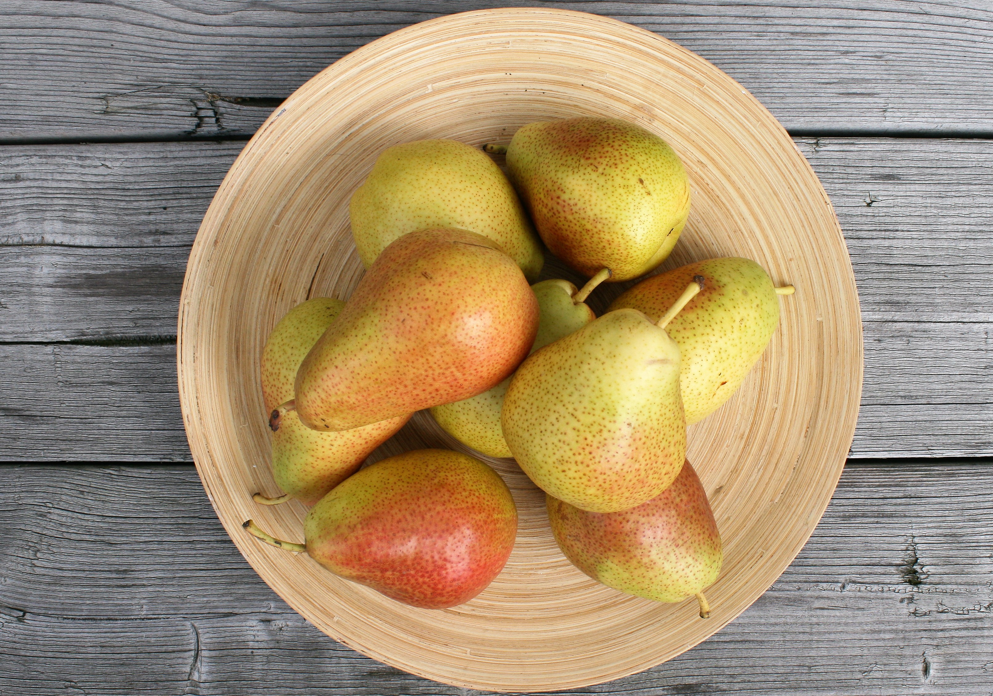 Birnen in Obstschale