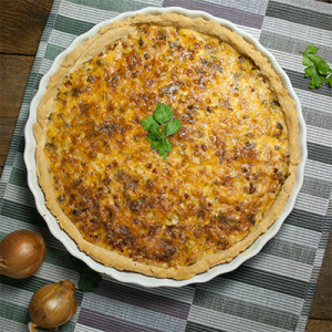 Zwiebel-Quiche mit Speckwürfeln