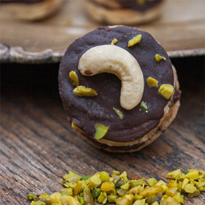 Cashew-Nusstalergefüllt mit Schoko-Nougat-Creme