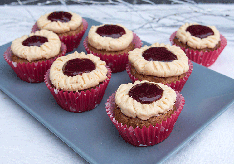 Cupcakes mit Erdnussbutter und Marmelade