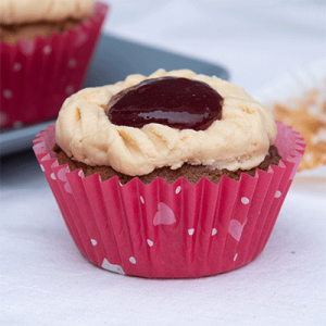 Cupcakes mit Erdnussbitter und Marmelade